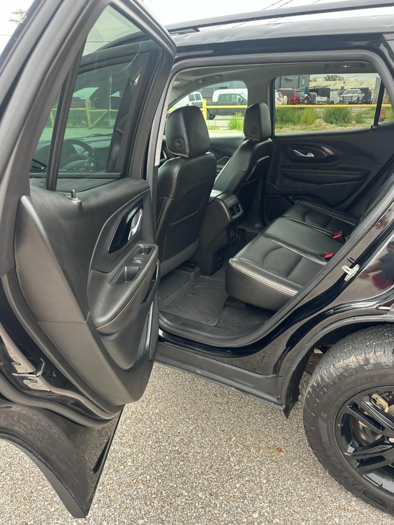 GMC Terrain Vehicle Full-screen Gallery Image 10