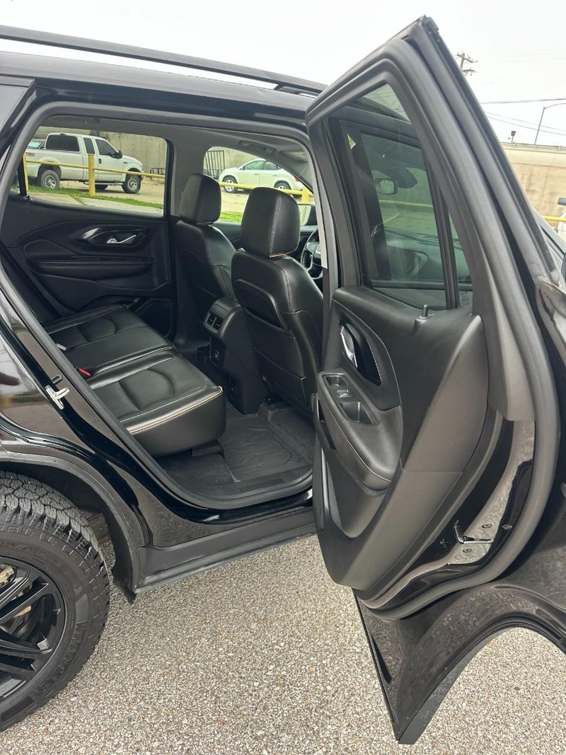GMC Terrain Vehicle Full-screen Gallery Image 11