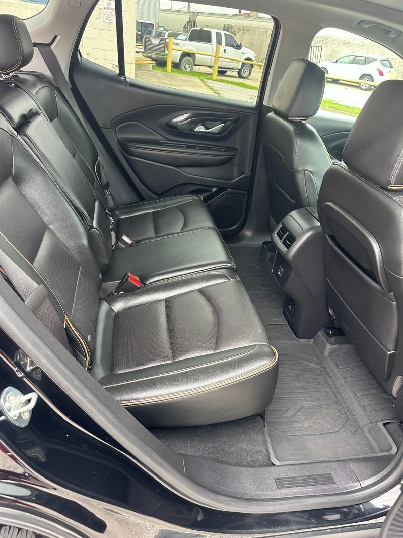 GMC Terrain Vehicle Full-screen Gallery Image 12