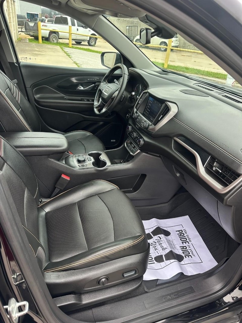 GMC Terrain Vehicle Full-screen Gallery Image 14