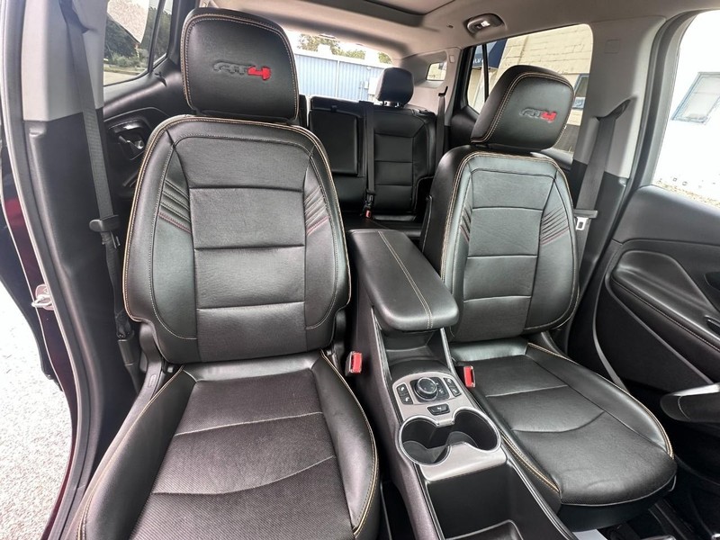 GMC Terrain Vehicle Full-screen Gallery Image 15