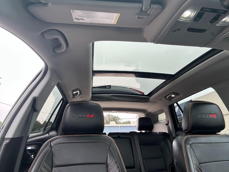 GMC Terrain Vehicle Full-screen Gallery Image 16