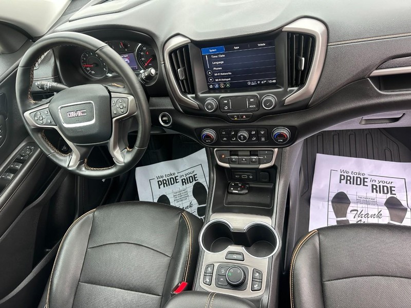 GMC Terrain Vehicle Full-screen Gallery Image 17