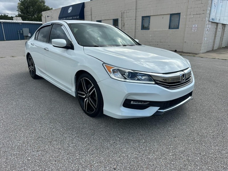 Honda Accord Sedan Vehicle Full-screen Gallery Image 02