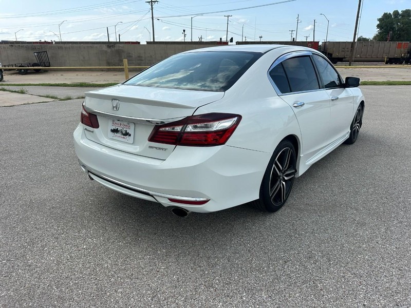 Honda Accord Sedan Vehicle Full-screen Gallery Image 03