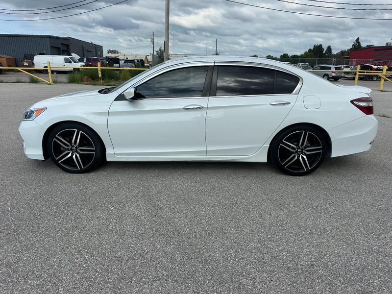 Honda Accord Sedan Vehicle Full-screen Gallery Image 06