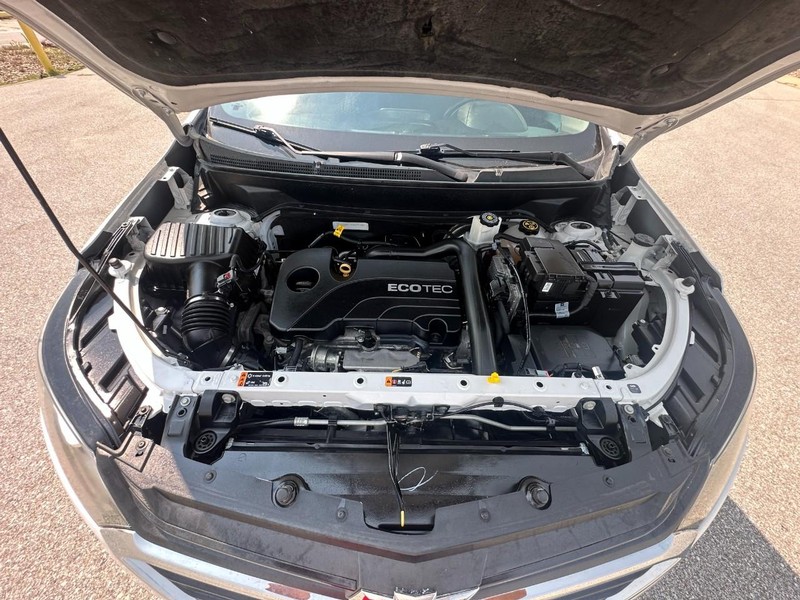 Chevrolet Equinox Vehicle Full-screen Gallery Image 09