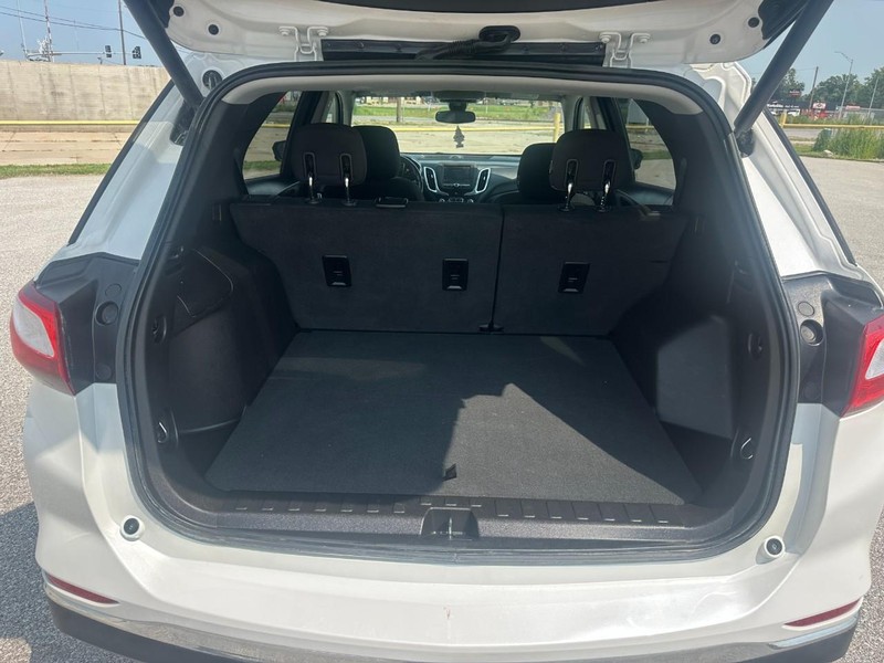 Chevrolet Equinox Vehicle Full-screen Gallery Image 11