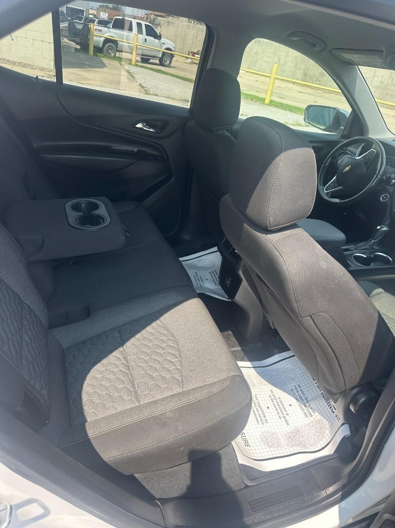 Chevrolet Equinox Vehicle Full-screen Gallery Image 17