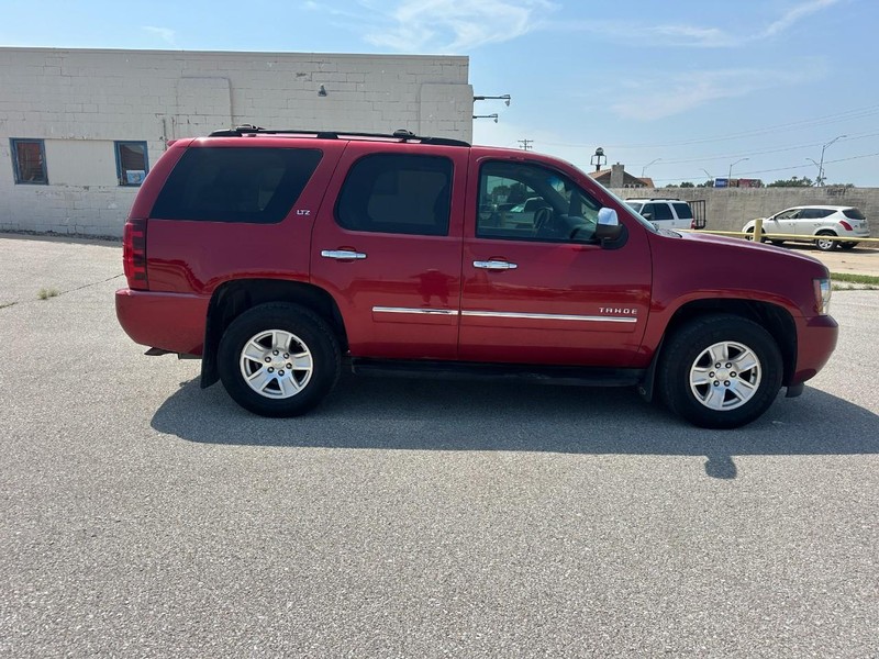 Chevrolet Tahoe Vehicle Full-screen Gallery Image 03