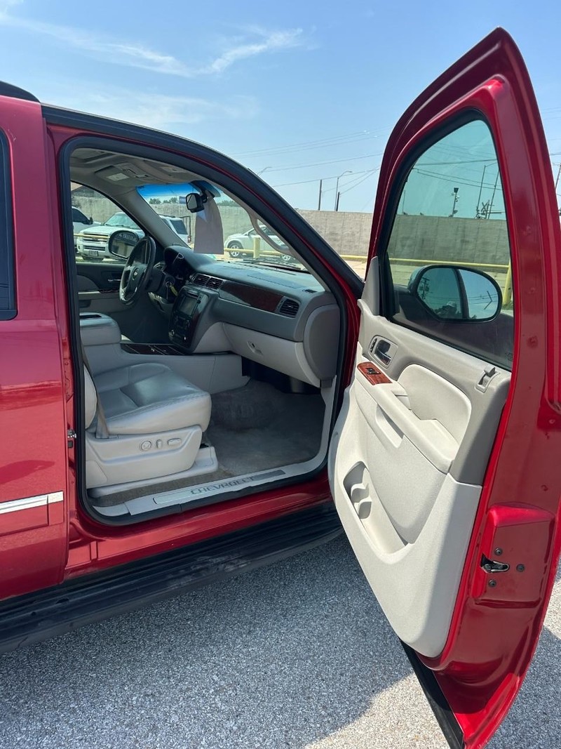 Chevrolet Tahoe Vehicle Full-screen Gallery Image 11