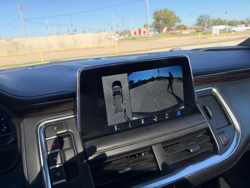 Chevrolet Tahoe Vehicle Full-screen Gallery Image 18