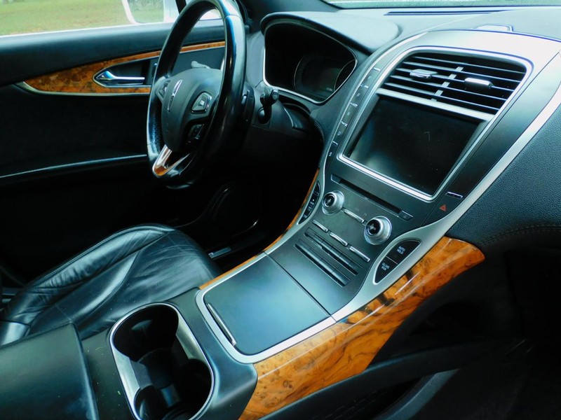 Lincoln MKX Vehicle Image 12