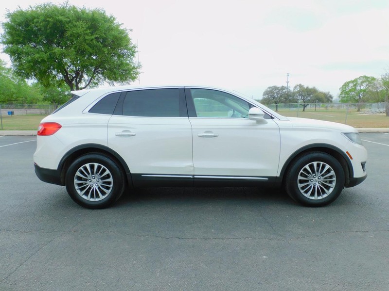 Lincoln MKX Vehicle Image 06