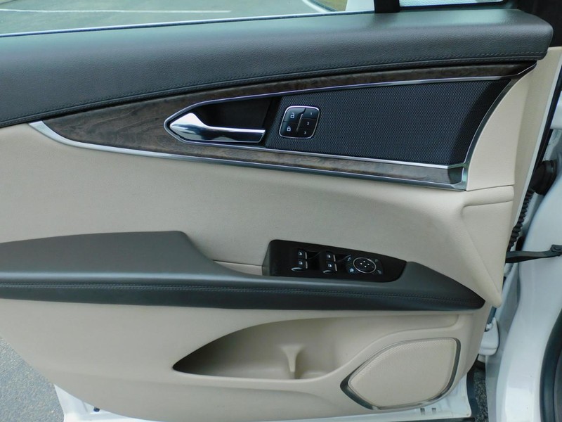 Lincoln MKX Vehicle Image 10
