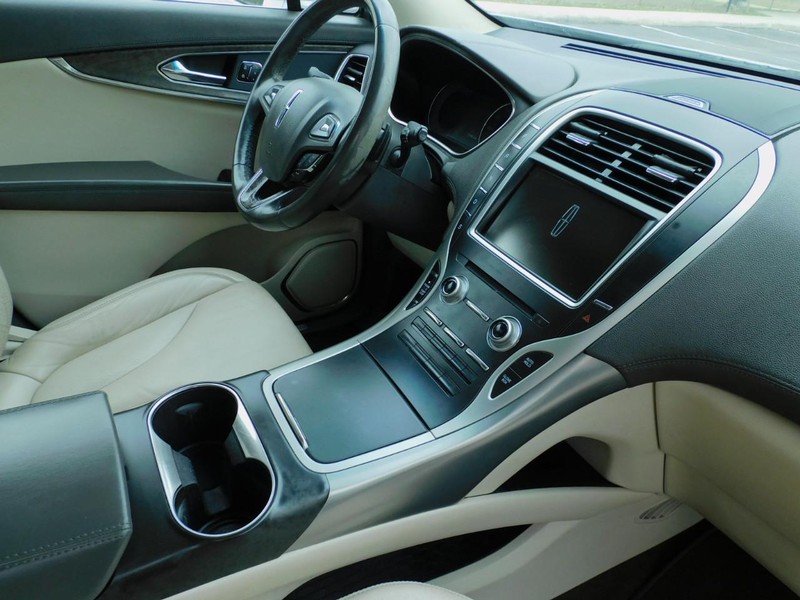 Lincoln MKX Vehicle Image 14