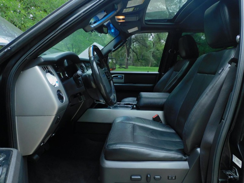 Ford Expedition EL Vehicle Image 11