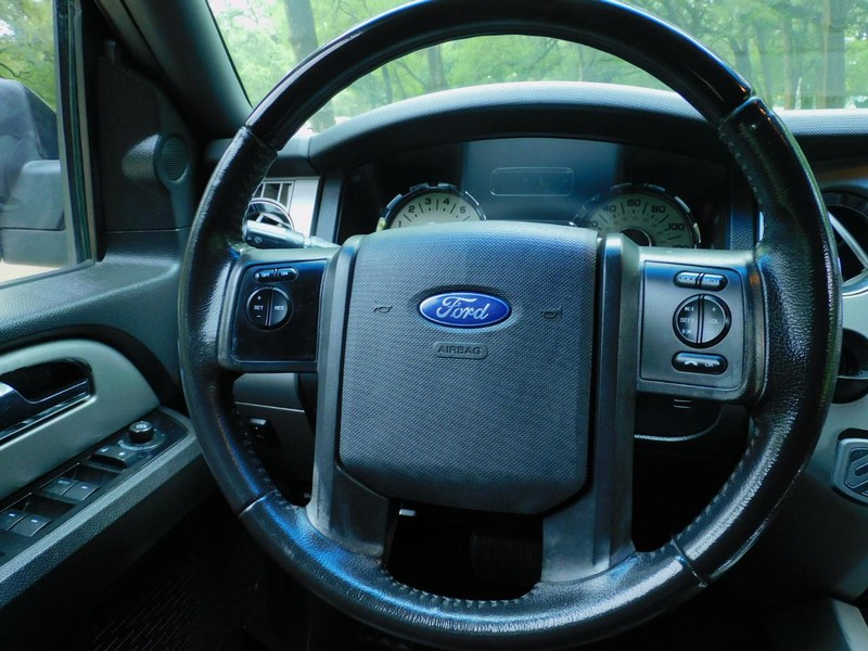 Ford Expedition EL Vehicle Image 13