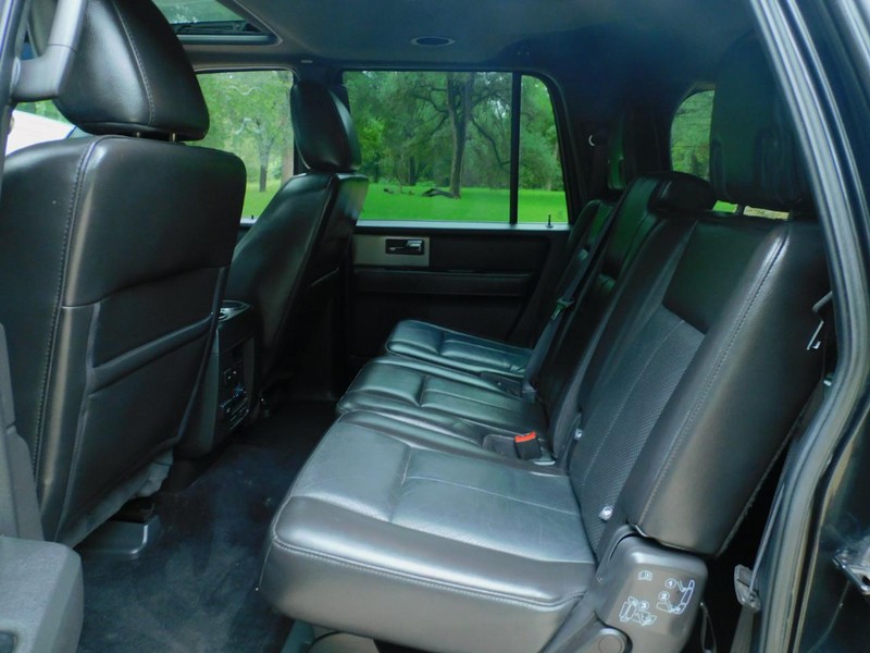 Ford Expedition EL Vehicle Image 18