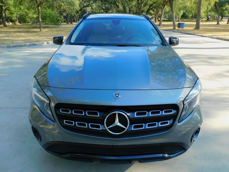 Mercedes-Benz GLA Vehicle Image 08