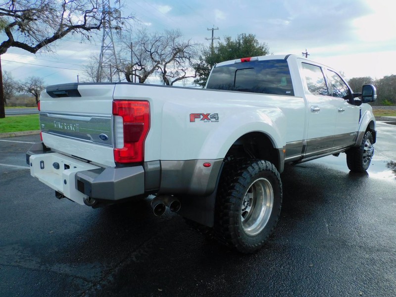 Ford Super Duty F-350 DRW Vehicle Image 06