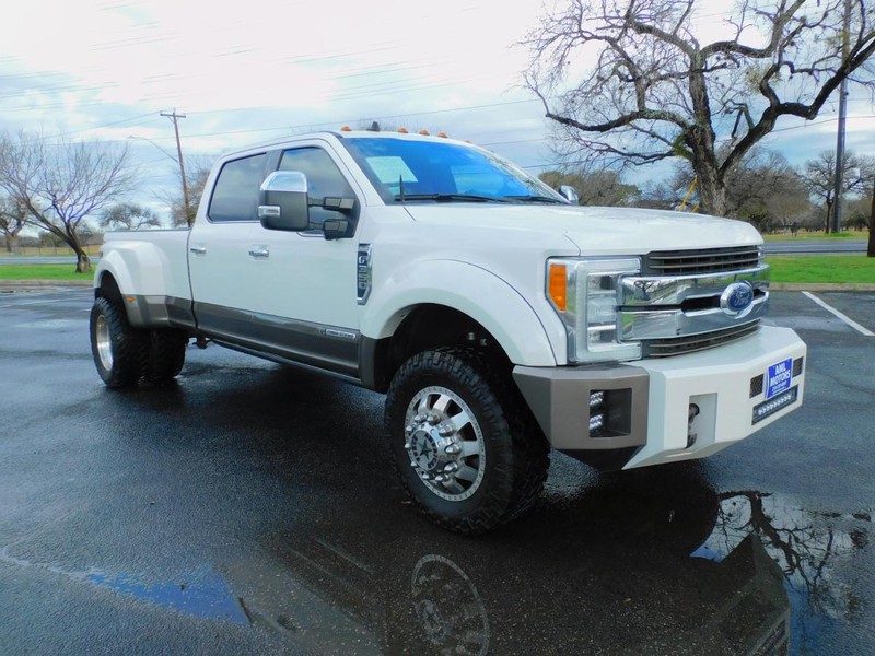 Ford Super Duty F-350 DRW Vehicle Image 08