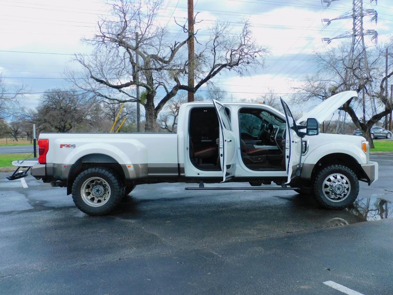 Ford Super Duty F-350 DRW Vehicle Image 11