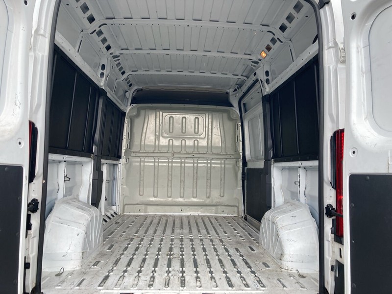Ram ProMaster Cargo Van Vehicle Image 12