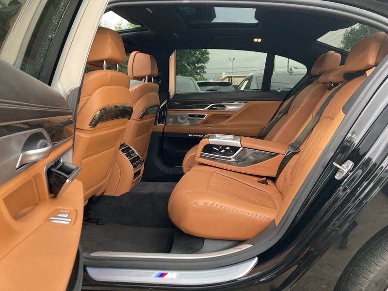 2018 BMW 7-Series 750i photo