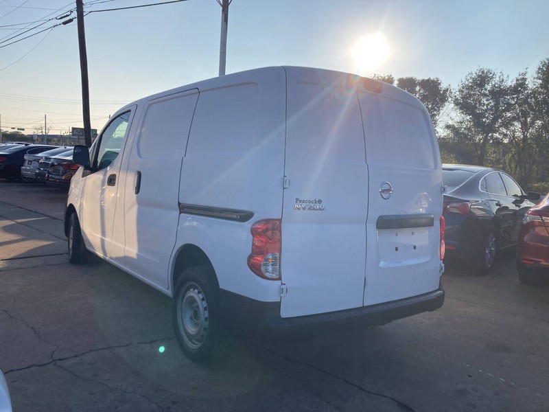 Nissan NV200 Compact Cargo Vehicle Image 03