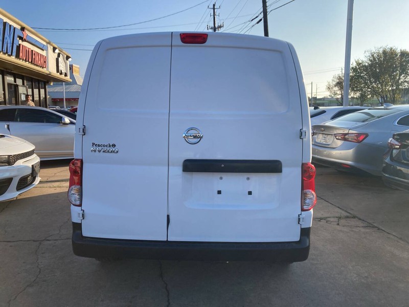 Nissan NV200 Compact Cargo Vehicle Image 04