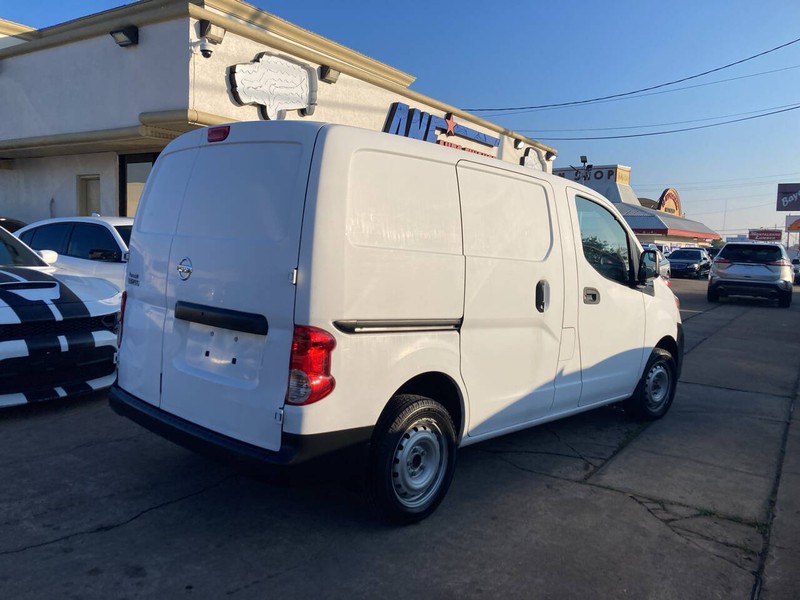 Nissan NV200 Compact Cargo Vehicle Image 07