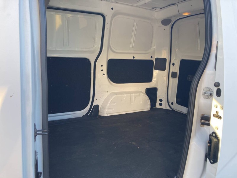 Nissan NV200 Compact Cargo Vehicle Image 12