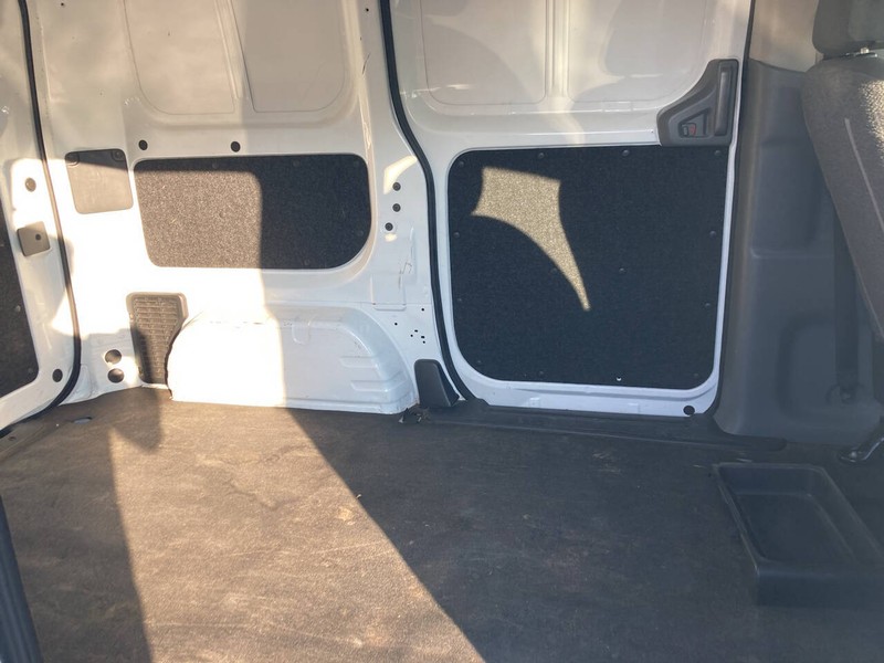 Nissan NV200 Compact Cargo Vehicle Image 13
