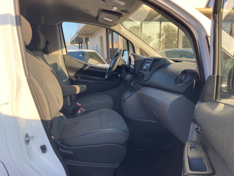Nissan NV200 Compact Cargo Vehicle Image 15