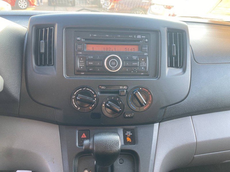Nissan NV200 Compact Cargo Vehicle Image 16