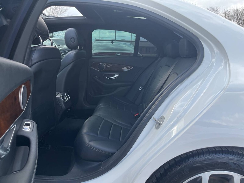 Mercedes-Benz C-Class Vehicle Image 08