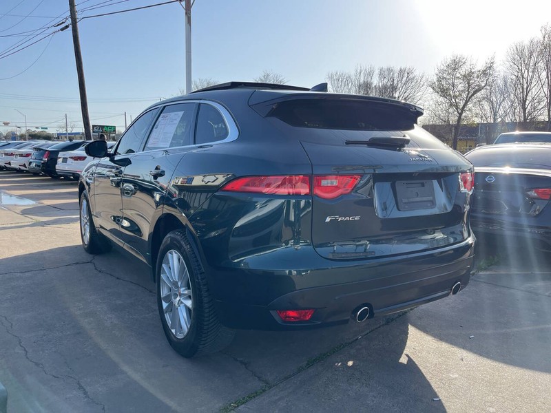 Jaguar F-PACE Vehicle Image 03