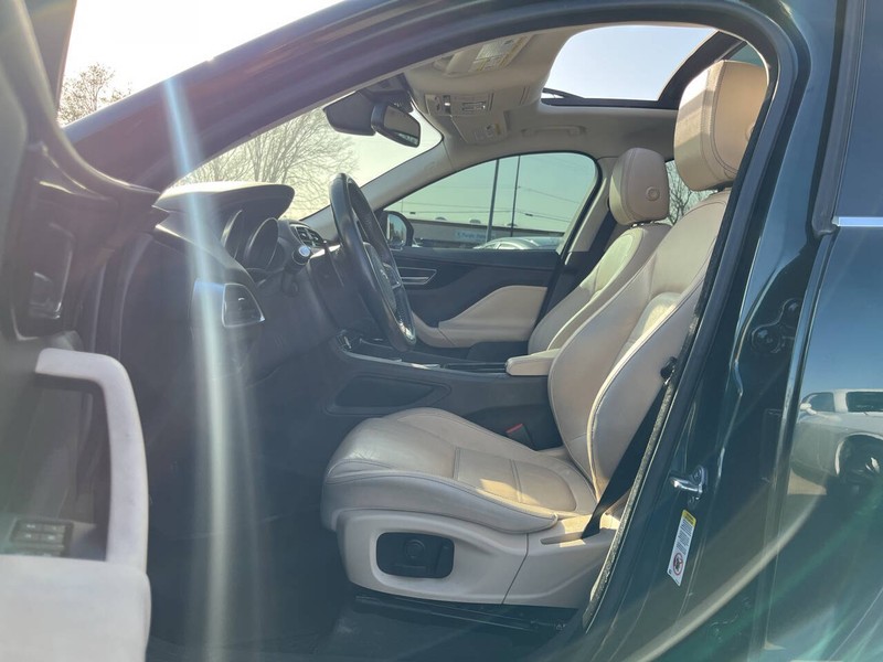 Jaguar F-PACE Vehicle Image 07