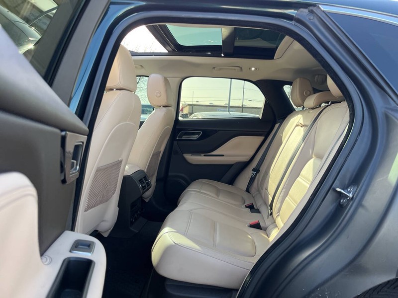 Jaguar F-PACE Vehicle Image 08