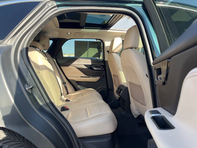 Jaguar F-PACE Vehicle Image 09