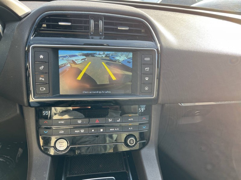 Jaguar F-PACE Vehicle Image 11