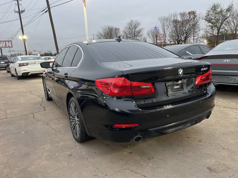 BMW 5 Series Vehicle Image 03