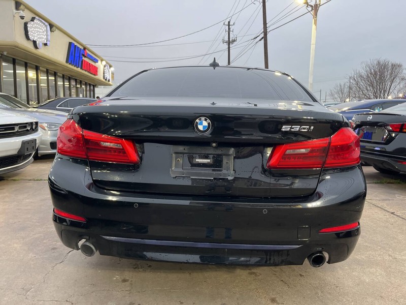 BMW 5 Series Vehicle Image 04