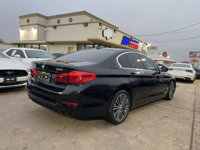 BMW 5 Series Vehicle Image 05