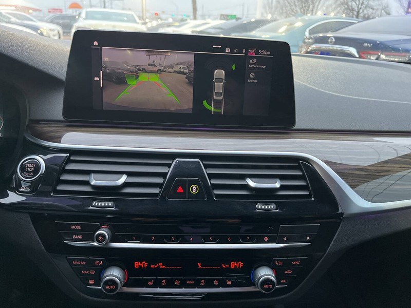 BMW 5 Series Vehicle Image 11