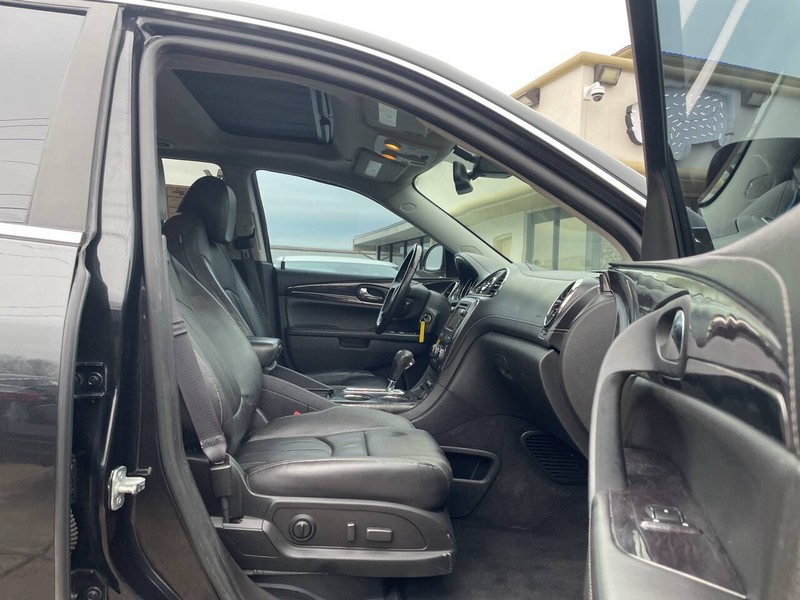 Buick Enclave Vehicle Image 12