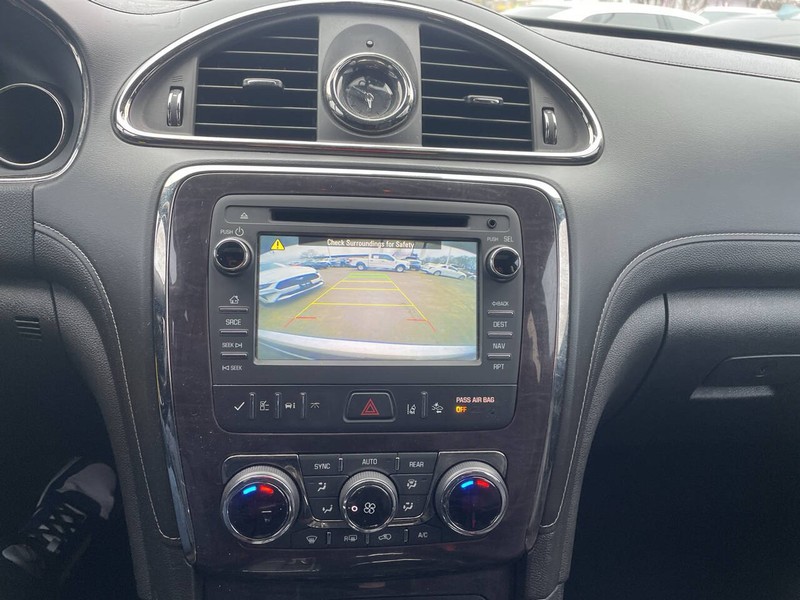 Buick Enclave Vehicle Image 13
