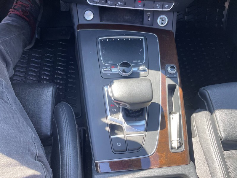 Audi Q5 Vehicle Image 11