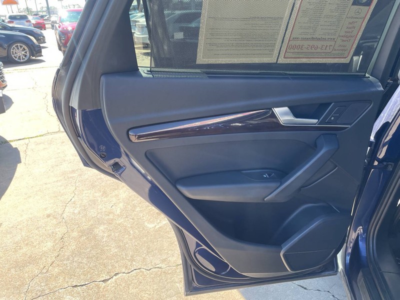 Audi Q5 Vehicle Image 12